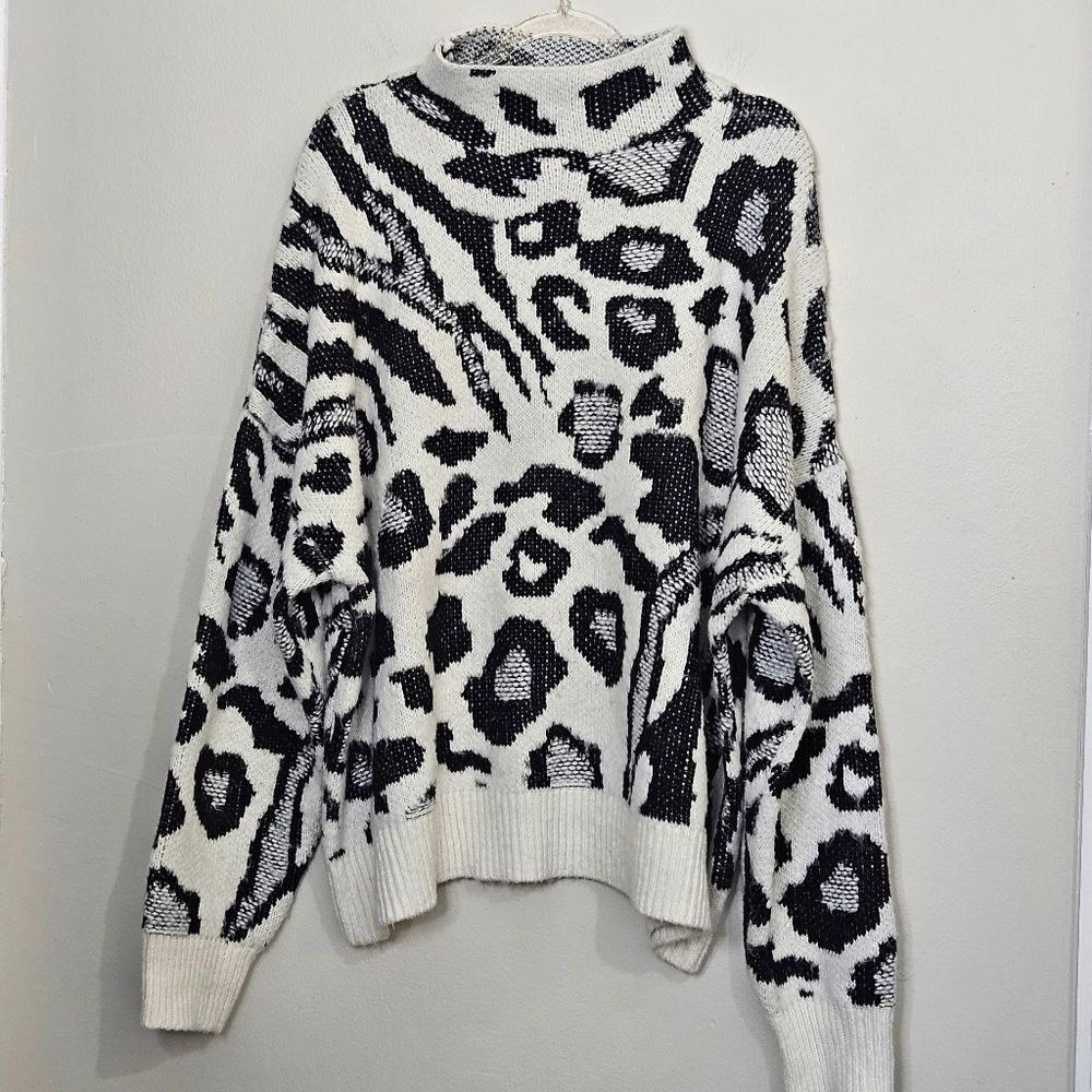 Forever 21 Black and White Animal Print Sweater Oversized Mock Neck Medi… - Picture 2 of 9